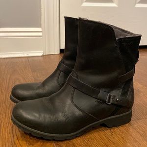 Teva Mid Delavina waterproof boot size 6
